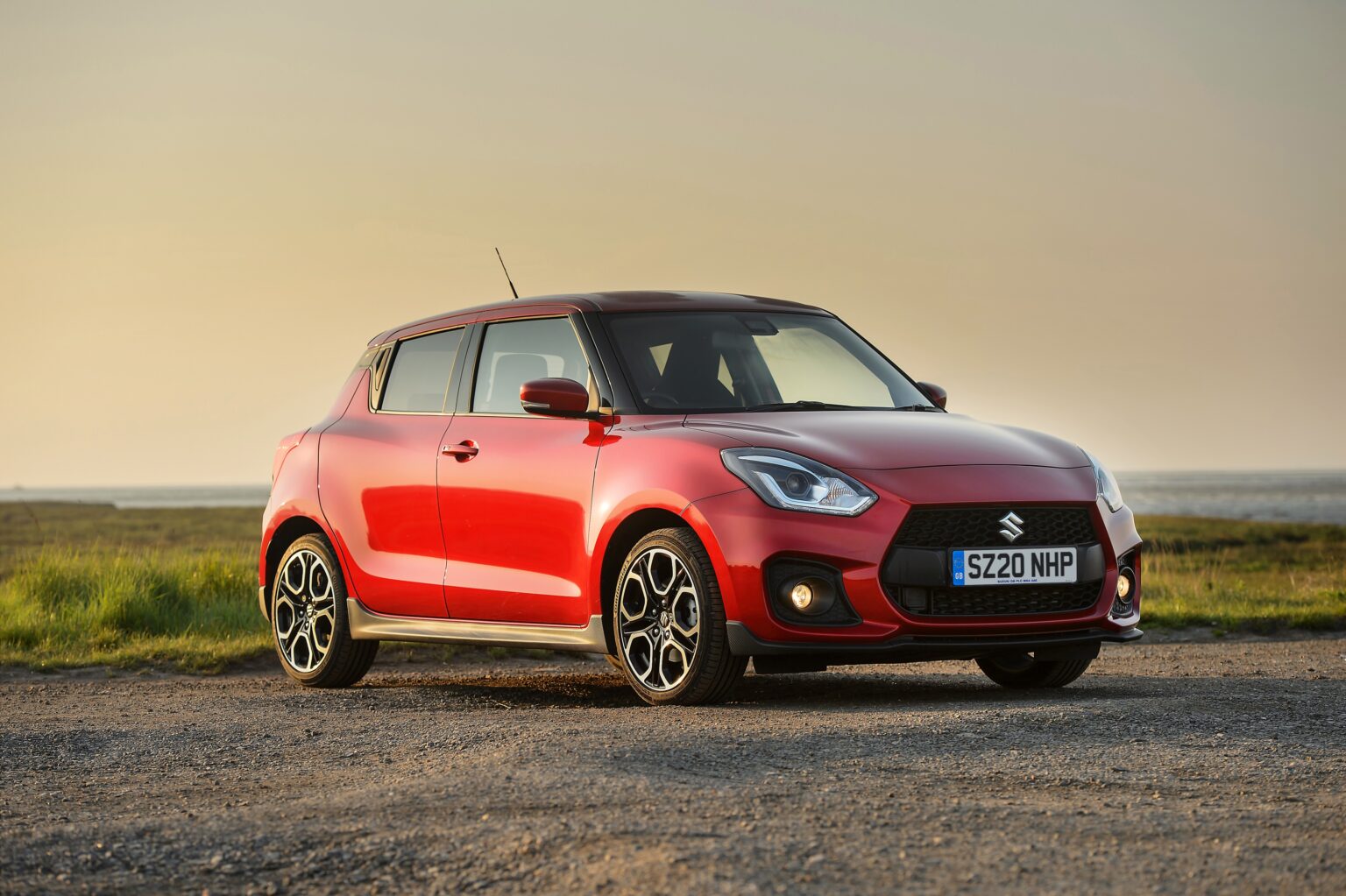 Suzuki Swift Sport Smart Hybrid in de showroom Autopaper & Meer
